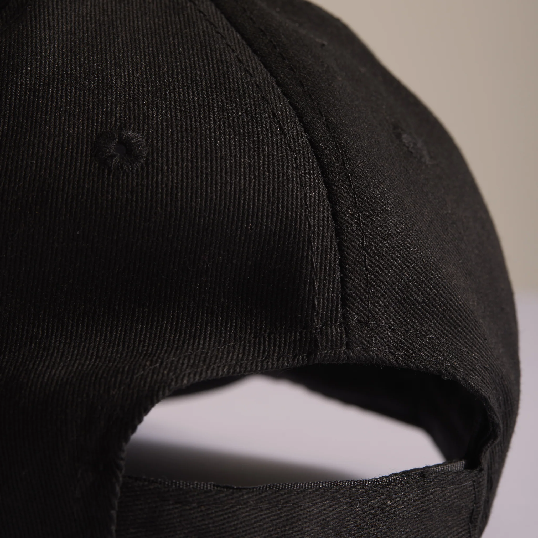 AGF Cap i Sort med Broderet Sort Logo - Image 3